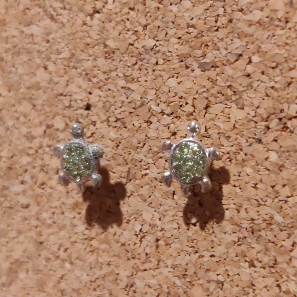 Green turtle gem earrings - Picture 2 of 3